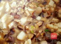 Illustration of braised rice with mushrooms and pork belly 15