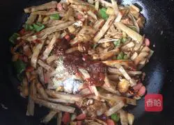 Illustration of how to make fried potato pancakes 9