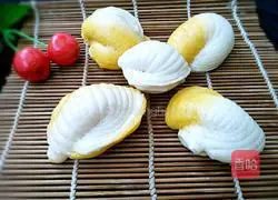 Illustration of how to make two-color shell flower rolls 18