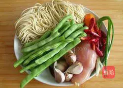 Illustration of making braised beans and noodles 1