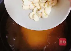 Fresh lotus leaf, lily and lotus seed porridge (clearing heat and relieving heat) Illustration 9