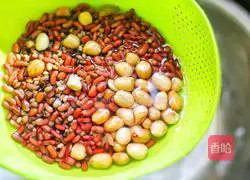 Illustration of how to make milky red bean and barley porridge 3