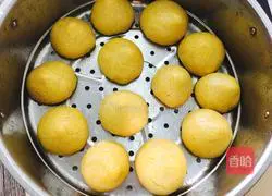 Illustration of how to make corn steamed buns 16