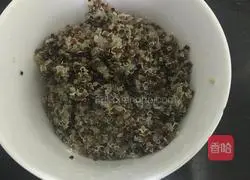 Illustration of how to make quinoa rice balls 6