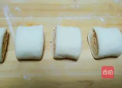 Illustration of Laoganma's flower roll recipe 12