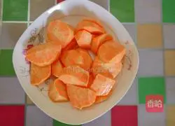 Illustration of how to make sweet potato and red date hair cake 1