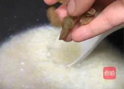 Illustration of how to make dry millet porridge 4