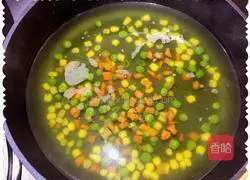 Illustration of how to make beef colorful vegetable rice balls 4