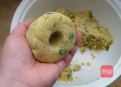 Illustration of making coarse and fine vegetable steamed buns 8