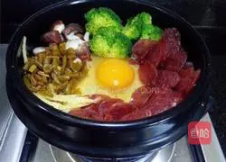 Illustration of how to make sausage claypot rice 5