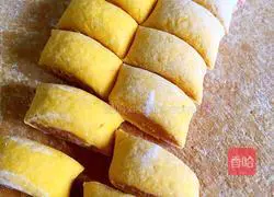 Illustration of how to make colorful butterfly flower rolls 7