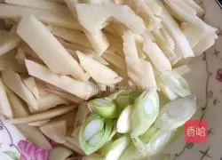  Illustration of braised noodles 2