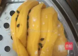 Illustration of how to make pumpkin rolls 8