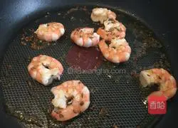 Illustration of Cumin Prawn Tomato Baked Rice 3