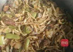 Illustration of how to make braised beans and noodles 8