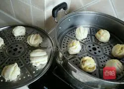 Illustration of how to make coconut flower rolls 20