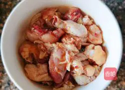 Illustration of how to make mushroom and chicken claypot rice 2