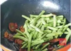 Illustration of braised beans and noodles 4