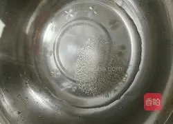 Illustration of how to make scallion oil flower rolls 1