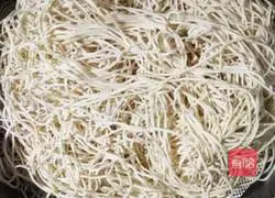 Illustration of how to make braised beans and noodles 1