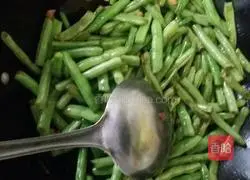 Illustration of how to make braised beans and noodles 6