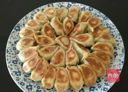 Illustration of how to make pot stickers 11