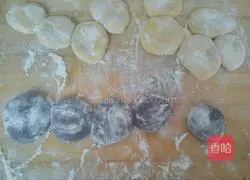 Illustration of how to make rose rolls 8