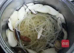 Illustration of making spicy rice noodles 5