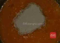 Illustration of how to make red date and pumpkin hair cake 4