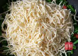 Illustration of how to make braised beans and noodles 6