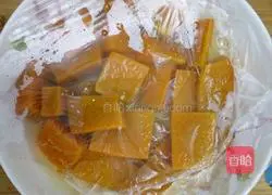 Illustration of how to make pumpkin and red date cake 3