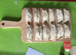 Illustration of how to make beef pot stickers 3