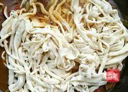 Illustration of braised noodles with soy sauce meat 13