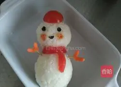 Illustration of how to make Christmas snowman rice balls 14