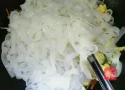 Illustration of how to make fried rice noodles 6