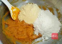 Illustration of how to make pumpkin and multi-grain flower rolls 3