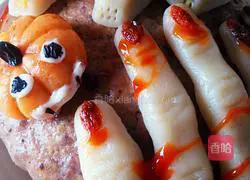 Illustration of how to make Skeleton Finger and Red Date Hair Cake 5