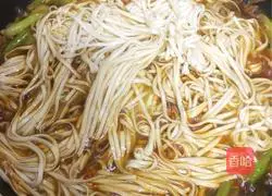 Illustration of how to make braised beans and noodles 10