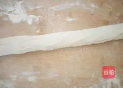 Illustration of how to make plum and rose rolls 6