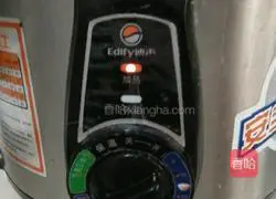 Illustration of how to make the four red blood-tonifying stomach porridge 4