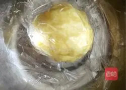 Illustration of how to make bacon rose rolls 2