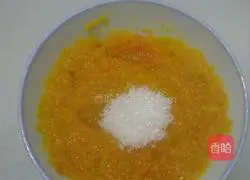 Illustration of how to make plum pumpkin hair cake 1