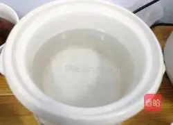 Illustration of how to make red dates and lotus seeds porridge 5