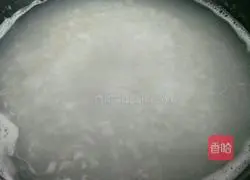 Illustration of how to make shrimp and green vegetable porridge 3