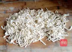 Illustration of making braised beans and noodles 8