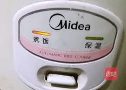 Illustration of how to make sausage baked rice 5