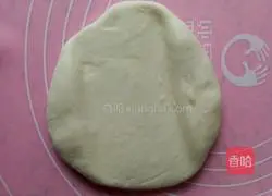 Illustration of how to make salt and pepper flower rolls 4