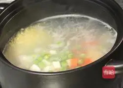 Illustration of how to make three-color minced pork porridge 7