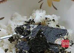 Illustration of how to make seaweed rice balls 8