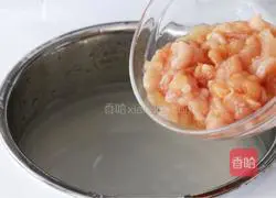 Illustration of how to make mushroom and shredded chicken porridge 5